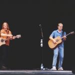 Alan: "Look look folks! Séan has a guitar TOO!"
Séan: .oO (Just keep it cool, McCann... he's got to keel over sometime... you can wait him out through another chorus...)