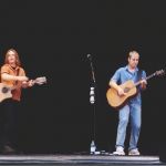 Alan: "Look look folks! Séan has a guitar TOO!"
Séan: .oO (Just keep it cool, McCann... he's got to keel over sometime... you can wait him out through another chorus...)